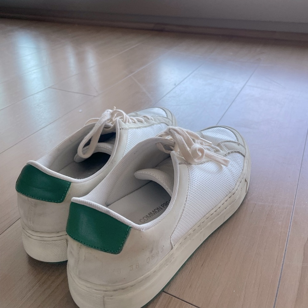 WOMAN by COMMON PROJECTS
Sneakers